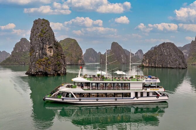 Sung Sot (Surprise) Cave & Titop Island: Small-Group Adventure Cruise