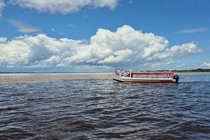 Meeting of the Waters: Private Amazon Speedboat Expedition