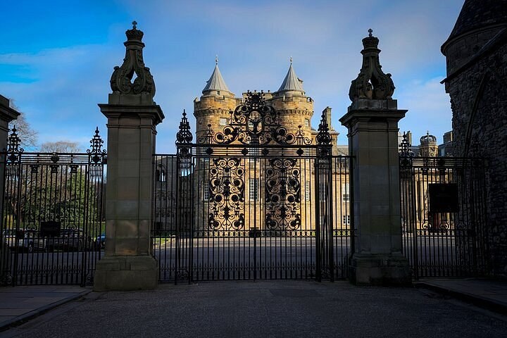 Edinburgh Castle, Royal Mile & Holyrood Palace Shore Excursion