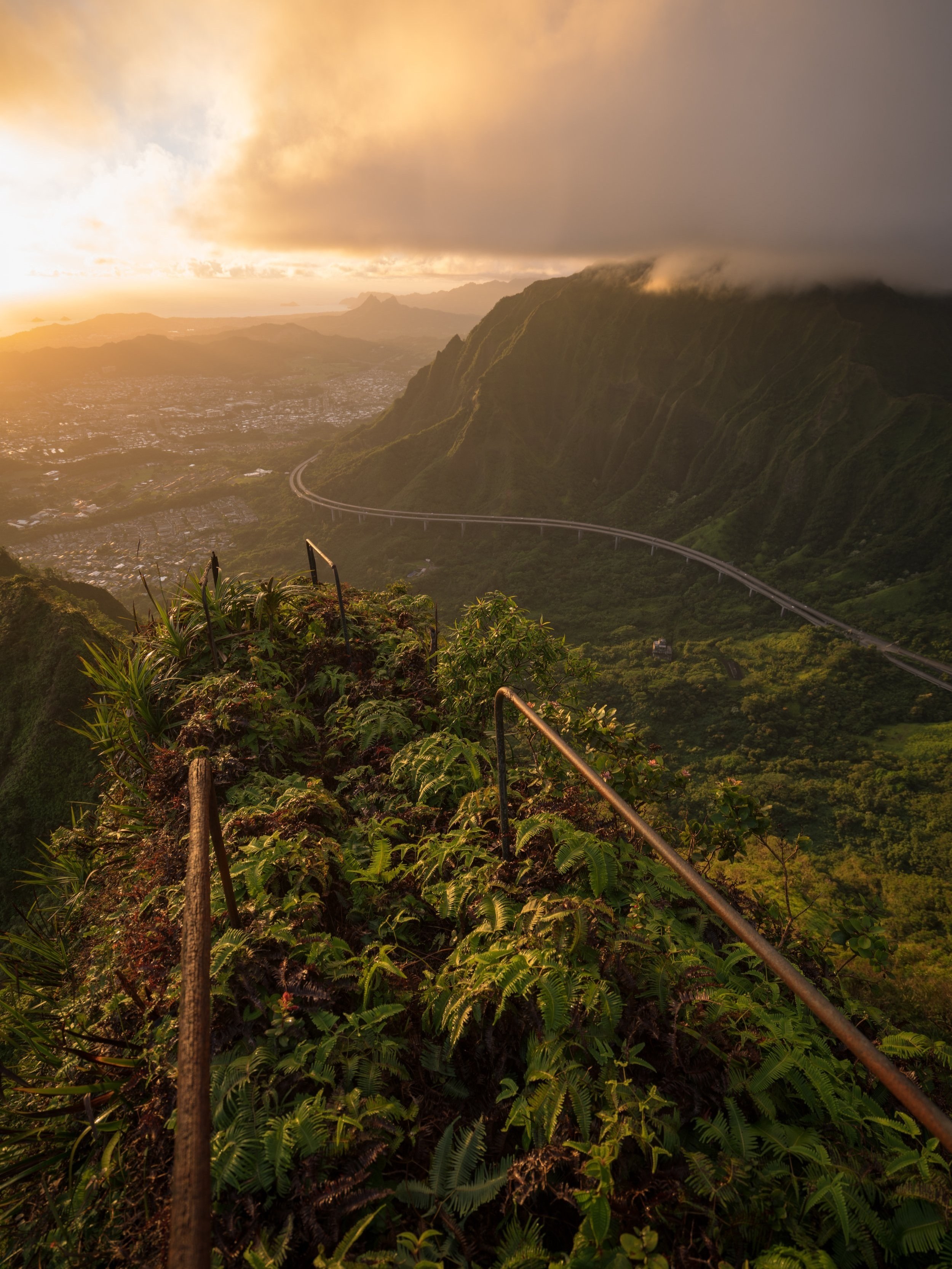 Sunrise Summit Hike: Dravuni's Panoramic Ridge Trail