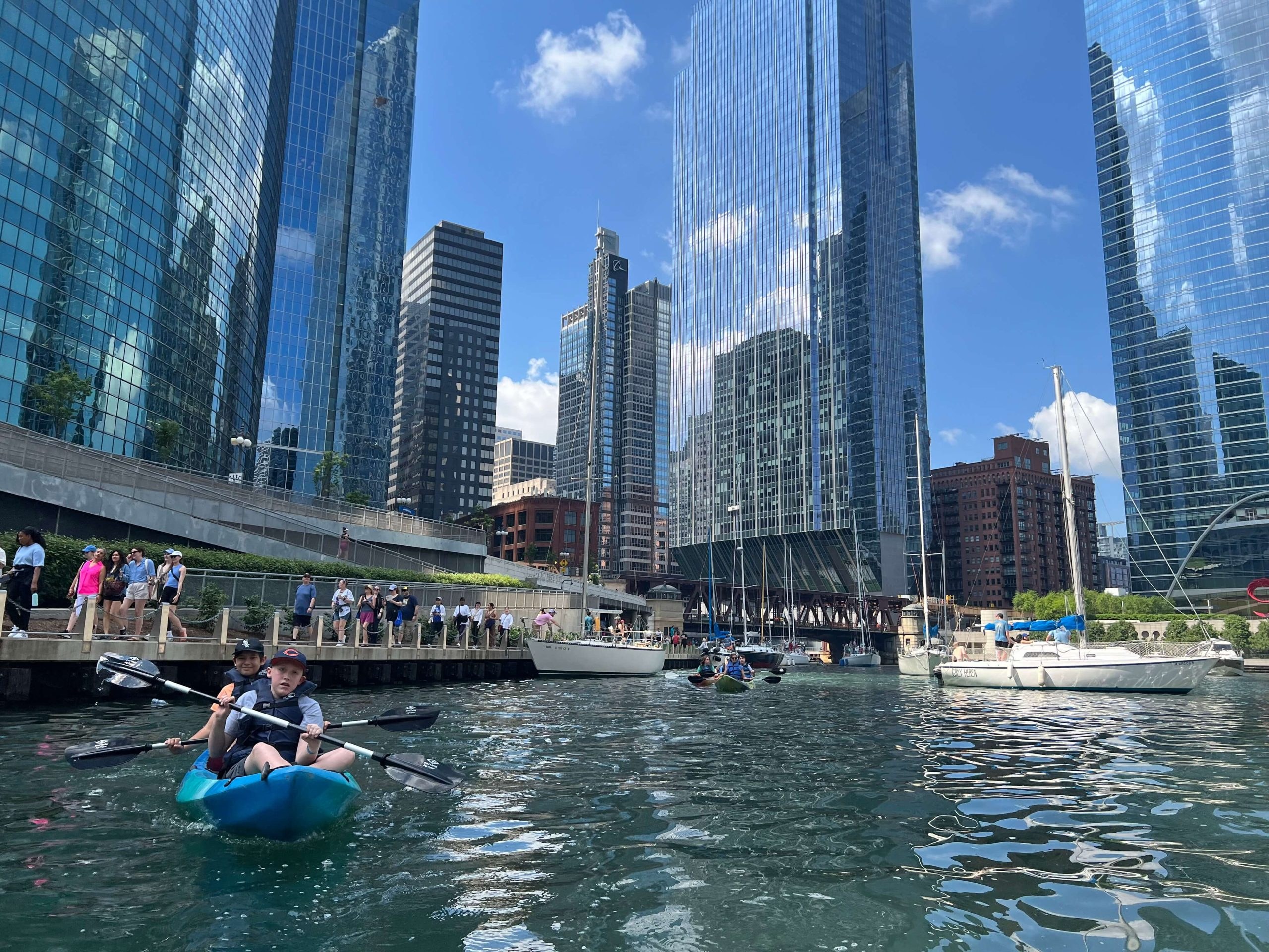 Private Kayak & Paddleboard at Dawn: Chicago River Secret Waterways