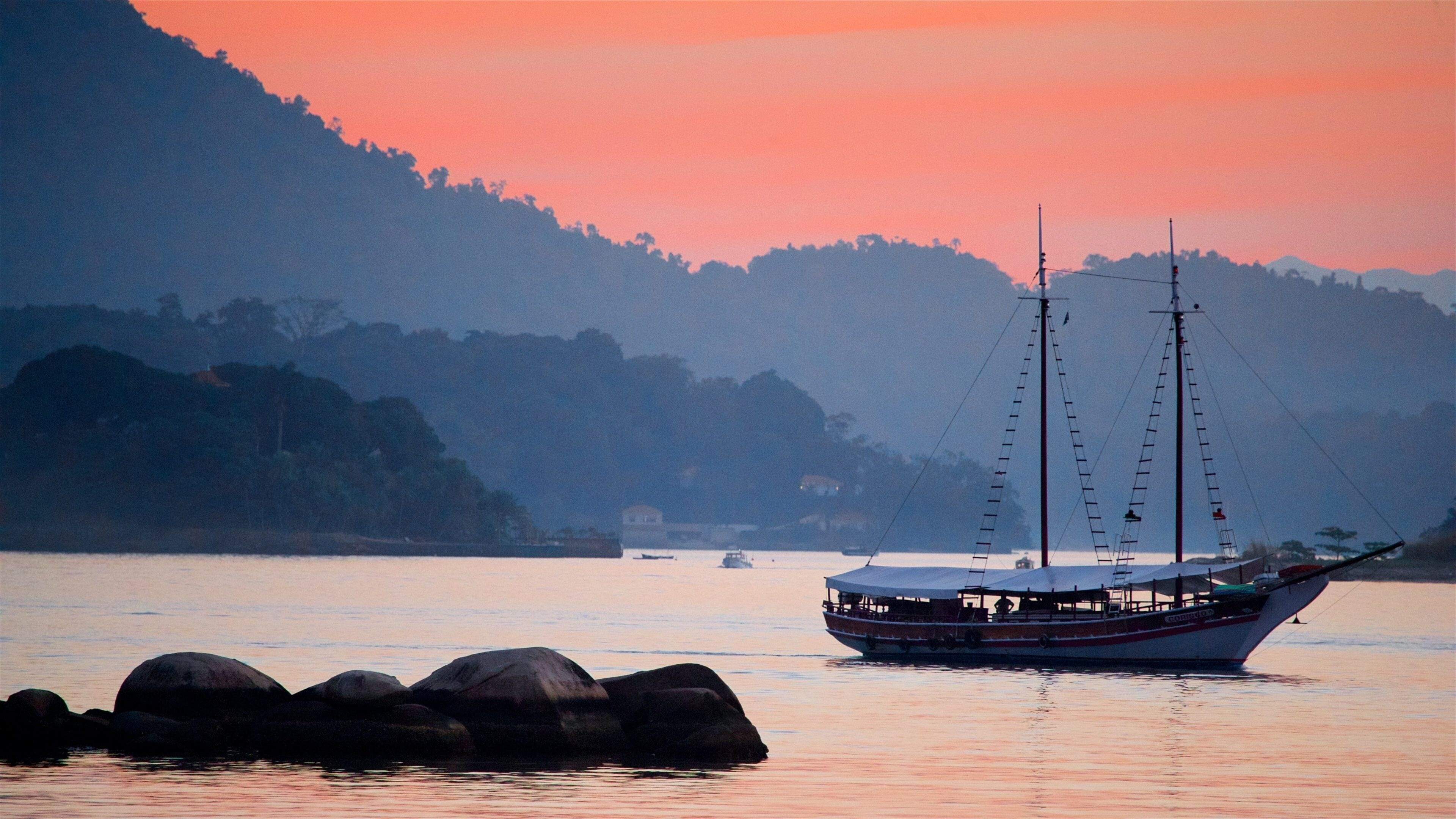 Sunset Catamaran Sail: Angra dos Reis Archipelago