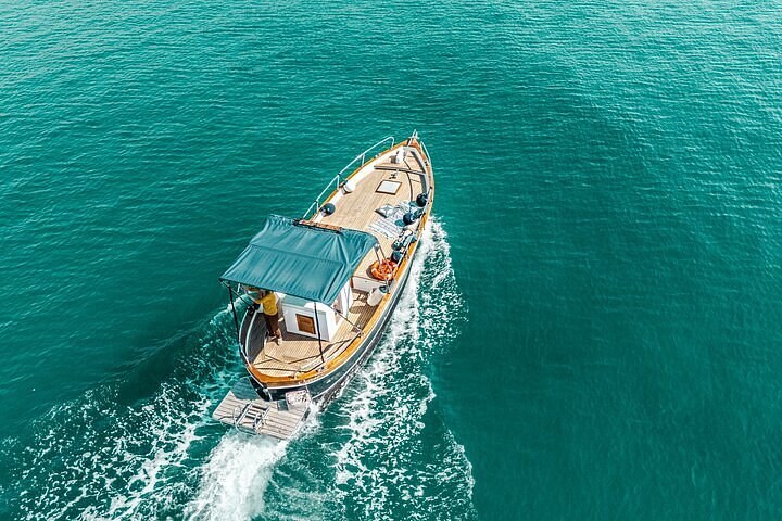 Bay of Naxos & Taormina: Private Sunrise Boat Tour with Snorkelling