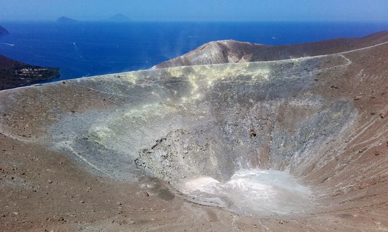 Vulcano: Crater Hike & Therapeutic Mud Baths — Private Day