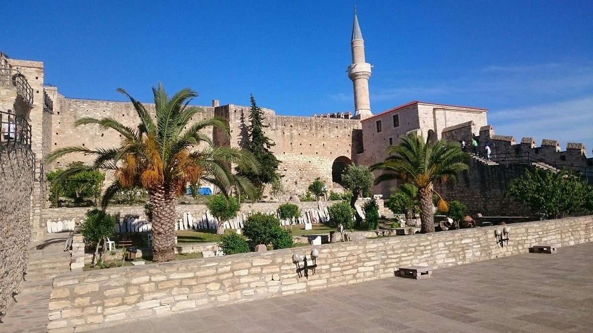 Çeşme Castle, Museum & Waterfront: Private Guided History Walk