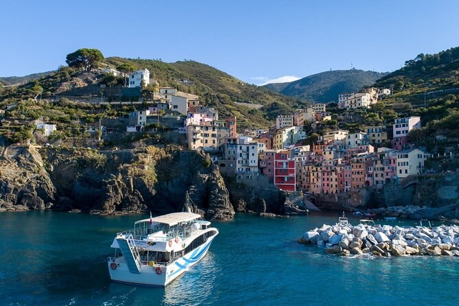 Cinque Terre by Private Boat: Riomaggiore to Monterosso