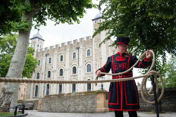 Tower of London Crown Jewels & Beefeater Private Tour