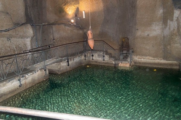 Naples Underground (Napoli Sotterranea): Expert-Led VIP Access