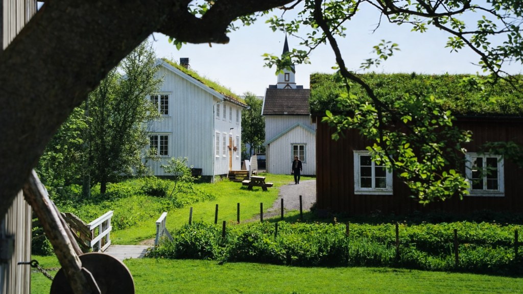 Brønnøy Bygdetun: Open-Air Heritage Museum & Local Culture