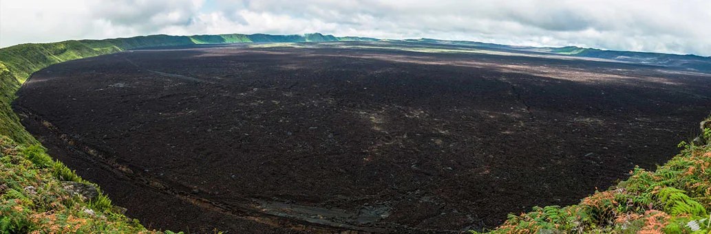 Sierra Negra Volcano: Crater Rim Hike Over the World's Widest Caldera