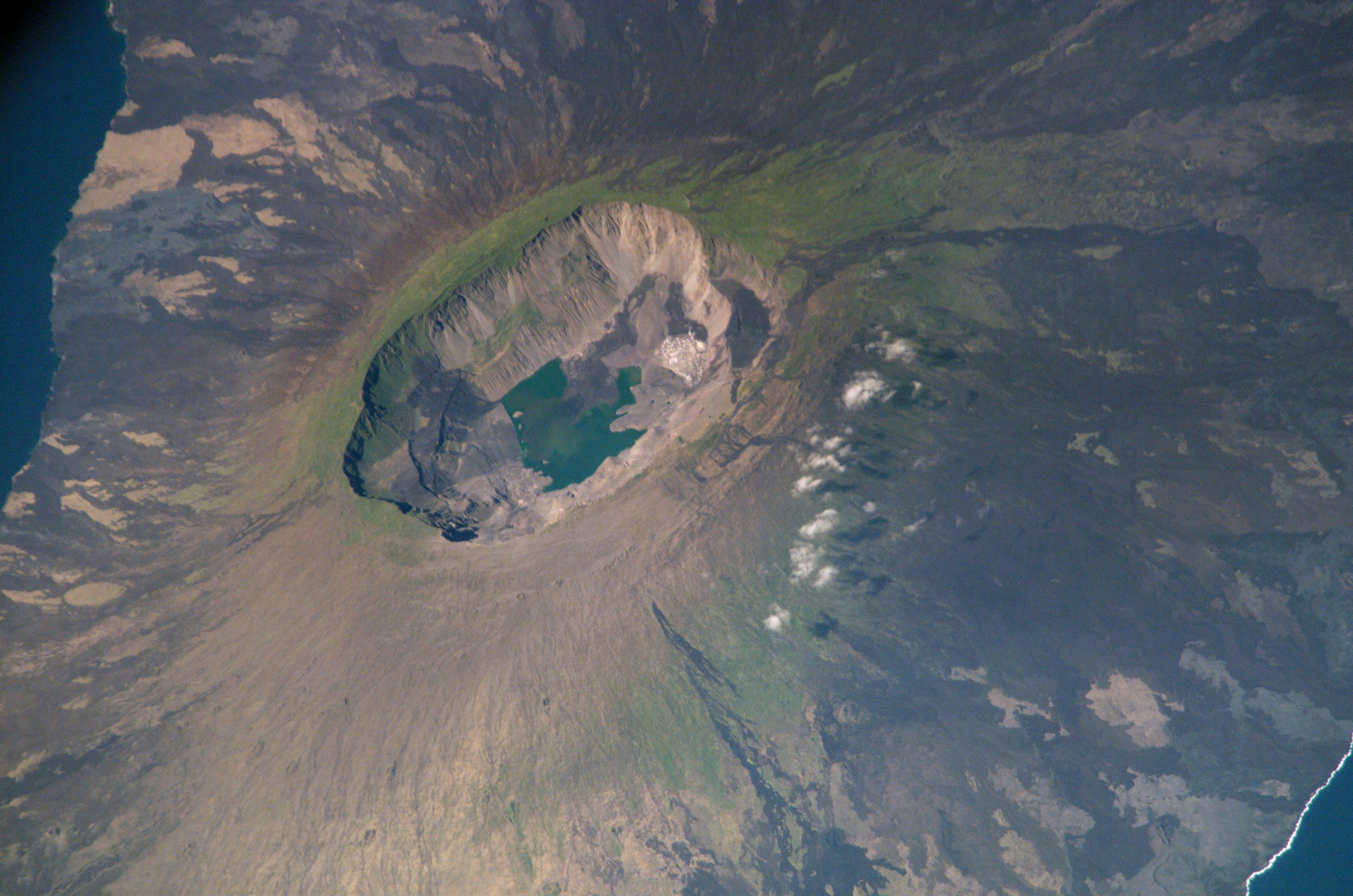 La Cumbre Volcano Overflight: Fernandina's Active Caldera by Air