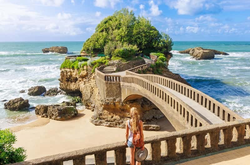 Private Guided Day in Biarritz: Imperial Villas, Rocher de la Vierge & Surf Culture