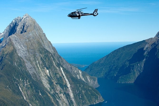 Milford Sound: Scenic Helicopter Flight over the Fiords
