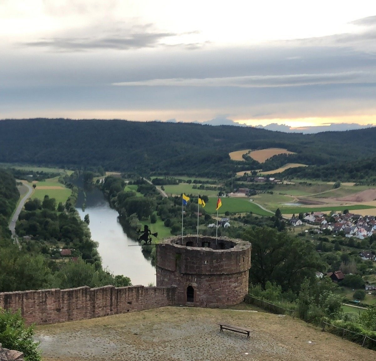 Burg Freudenberg: Ancient Castle Ruins & Panoramic Hilltop Exploration