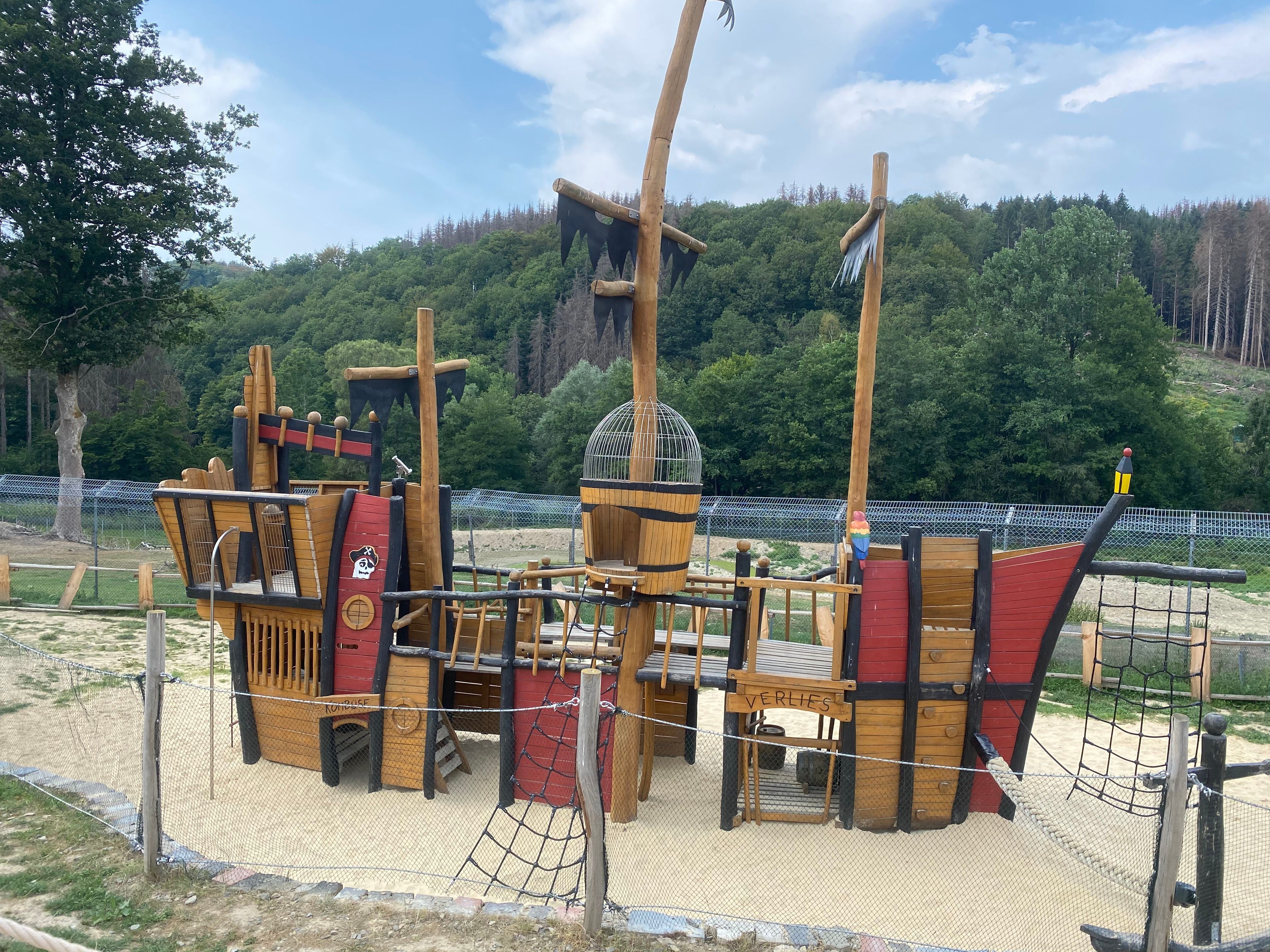 Monkey & Bird Park Eckenhagen: Private Wildlife Encounter in the Sauerland