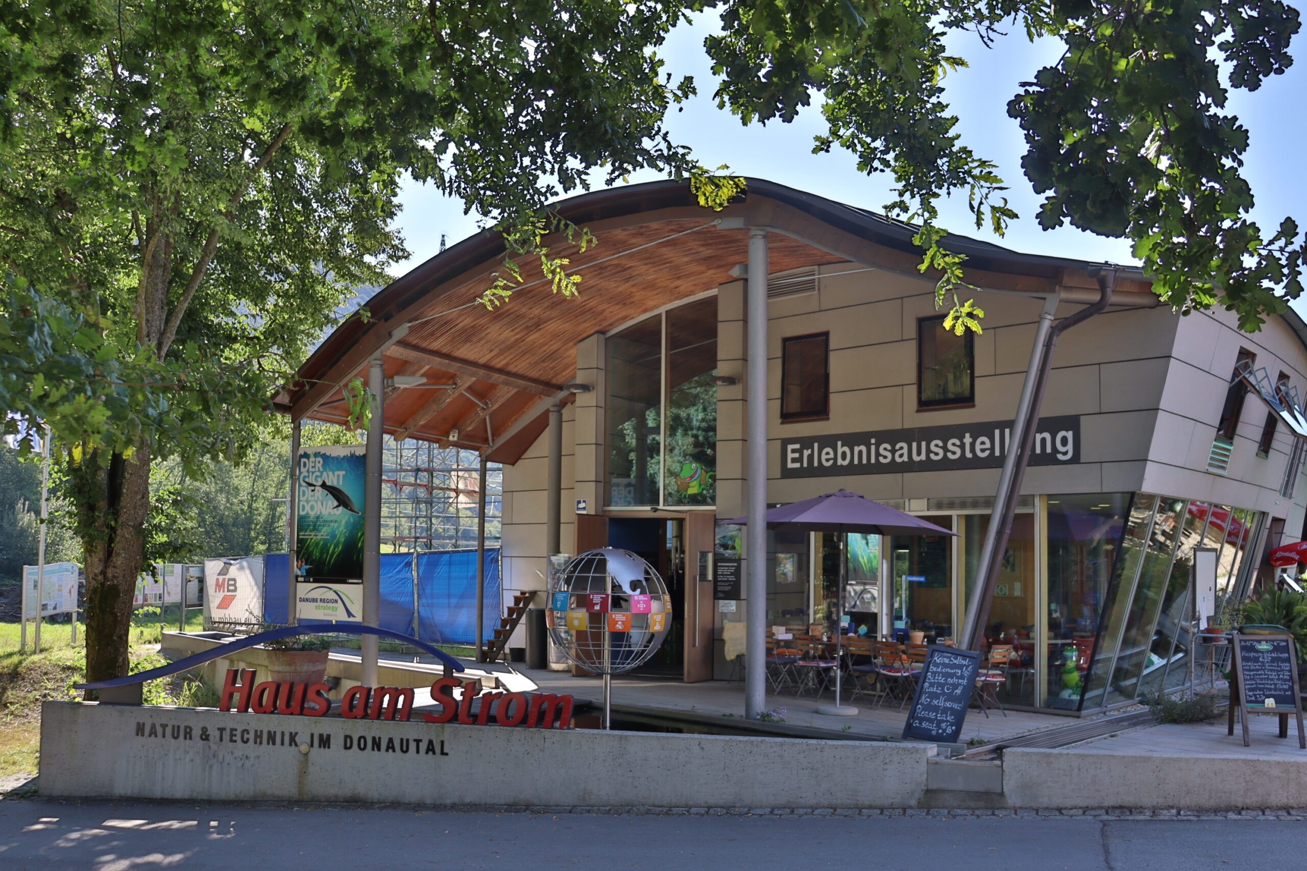 Haus am Strom: Danube Power, Nature & Design Experience