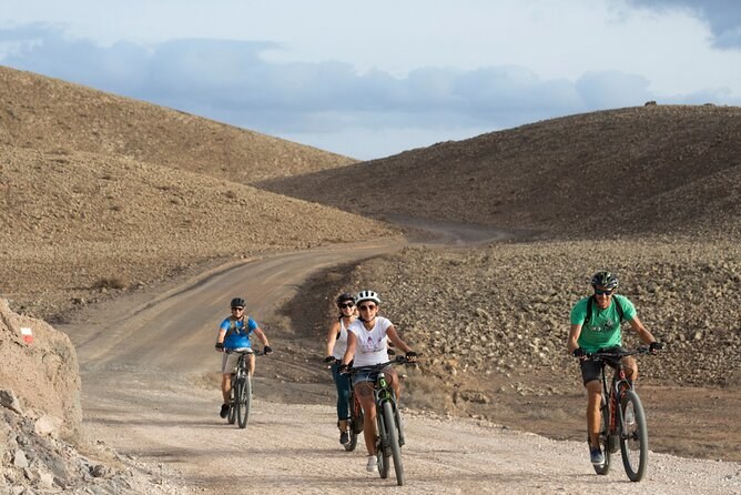 Volcanic Discovery PREMIUM eBike Tour: 35 km Crater Circuit