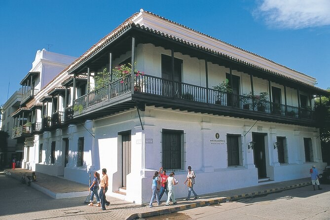 Santa Marta Historic Centre & Quinta de San Pedro Private Walking Tour