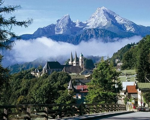 Bavarian Forest & Castle Ortenburg: Private Wildlife & Noble Estate