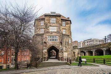 Newcastle Castle Keep & Black Gate: Private City Guides Tour