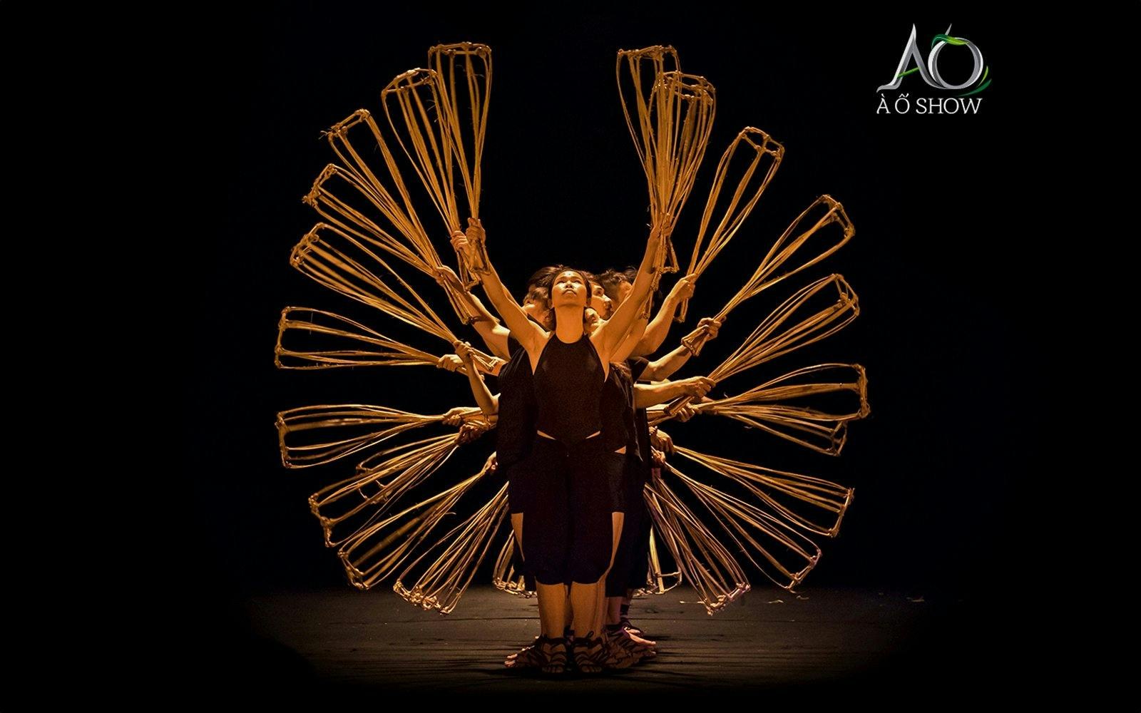 The ÀÕ Show: Vietnam's Most Spectacular Bamboo Circus Performance