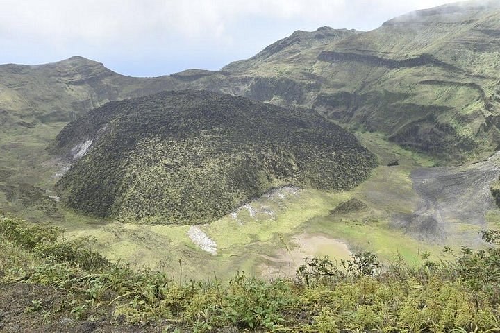 La Grande Soufrière: Private Guided Volcano Summit Hike
