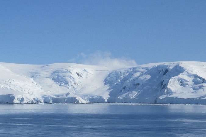 Helicopter Flightseeing: Schollaert Channel & Antarctic Peninsula Panorama