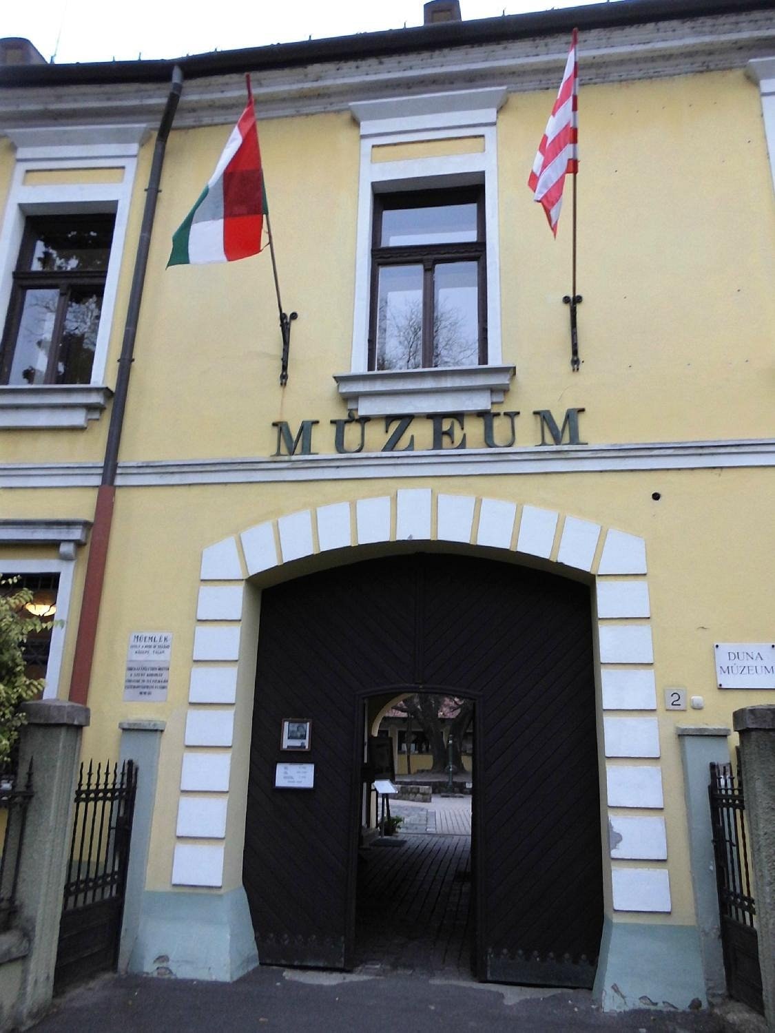 Viziváros (Water Town) & Duna Múzeum: Esztergom's Hidden Quarter