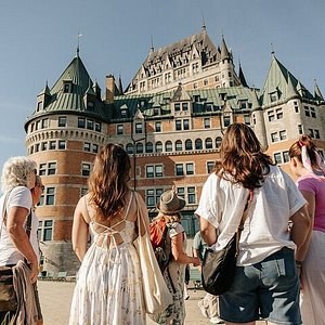 Balade dans le Quartier Historique: Expert-Led Old Town Walking Tour
