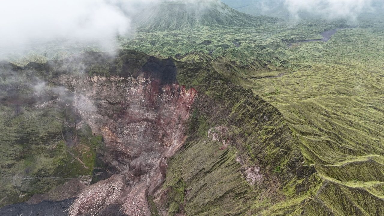 Marum & Benbow Volcano Expedition: Into the Caldera