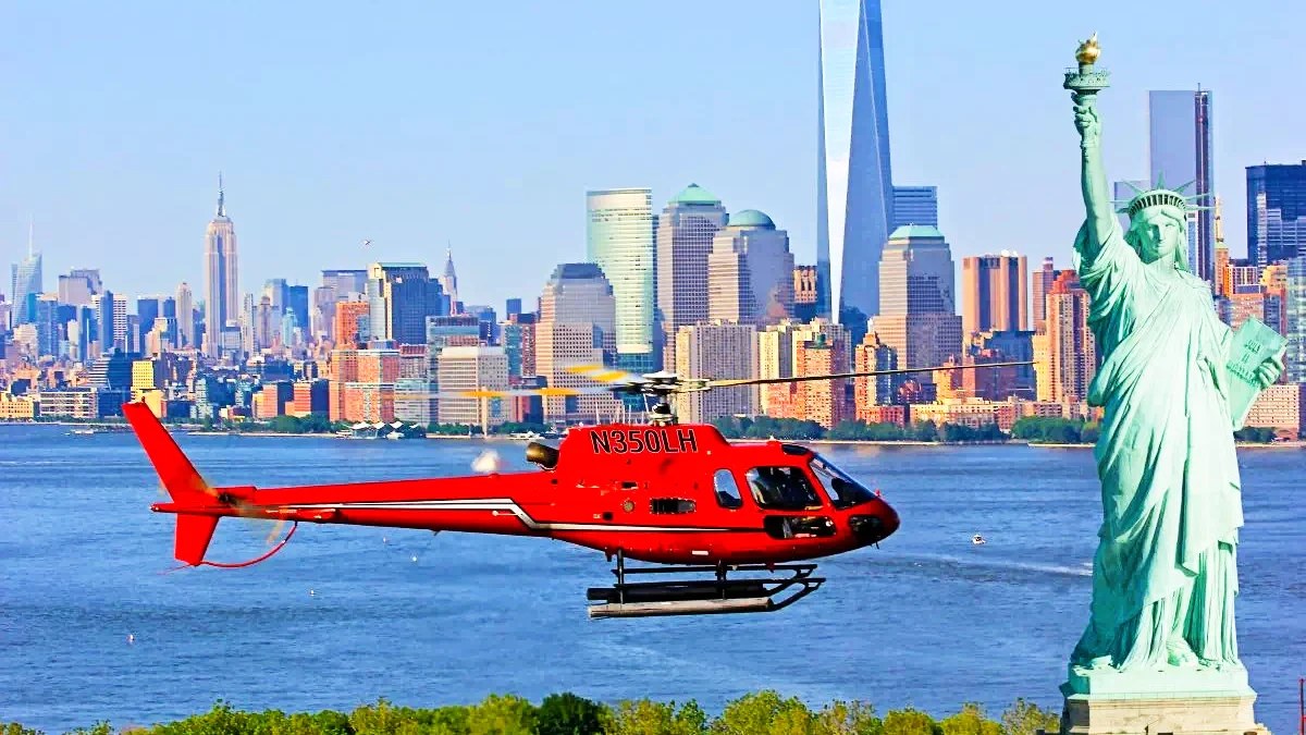 Private Helicopter Flight Over Manhattan & the Statue of Liberty