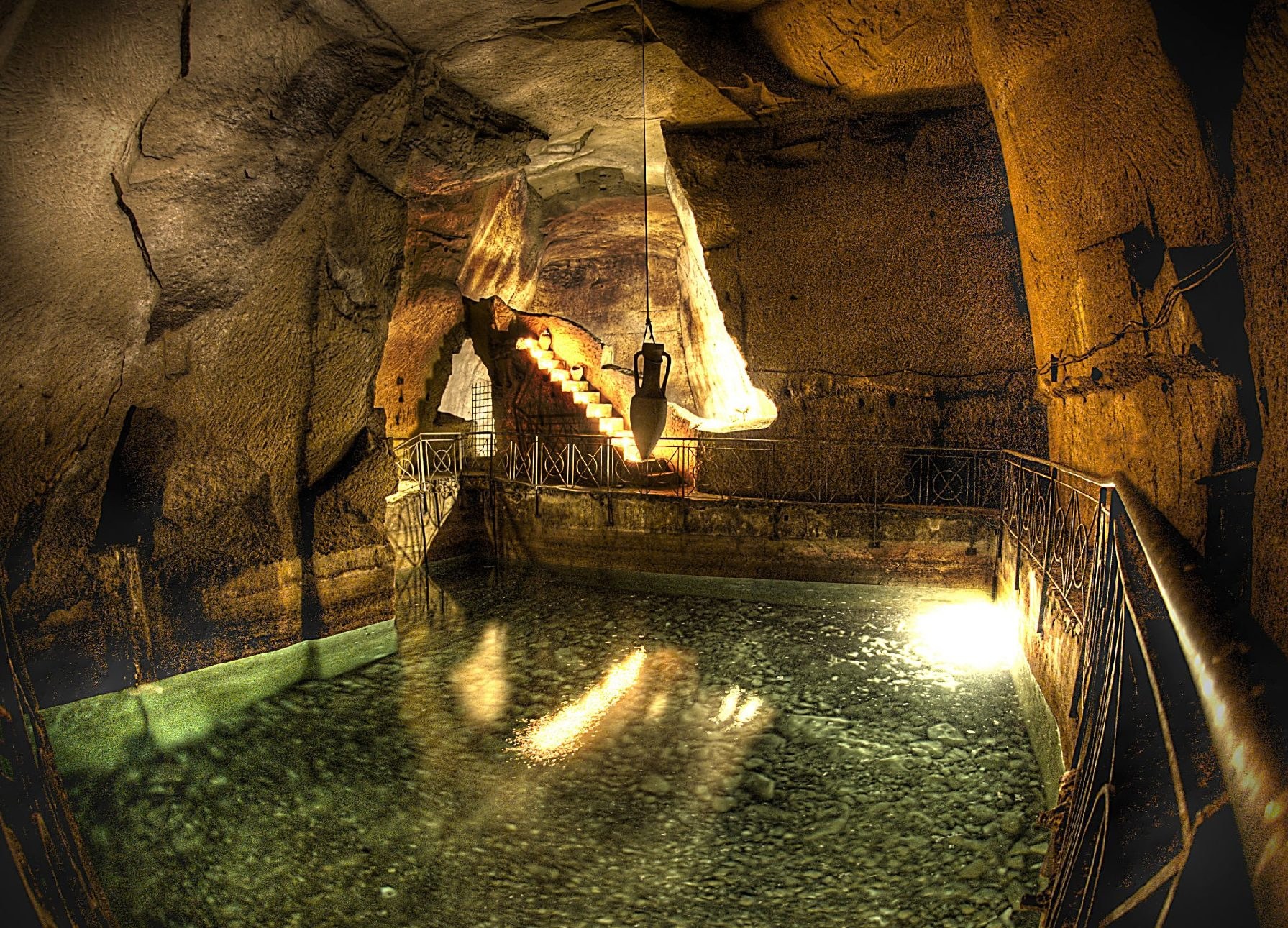 Naples: Private Underground Napoli & Street Food Tasting