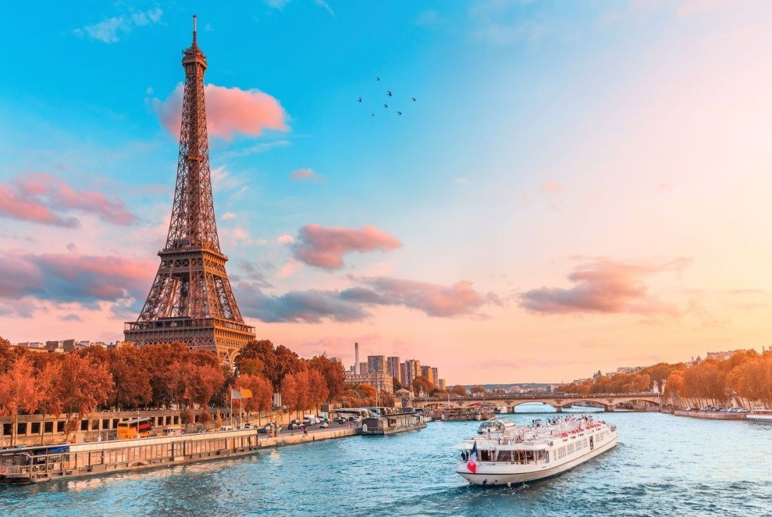 Private Paris Highlights & Seine River Cruise from Le Havre
