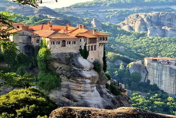 Meteora Monasteries: Private Full-Day Tour from Volos