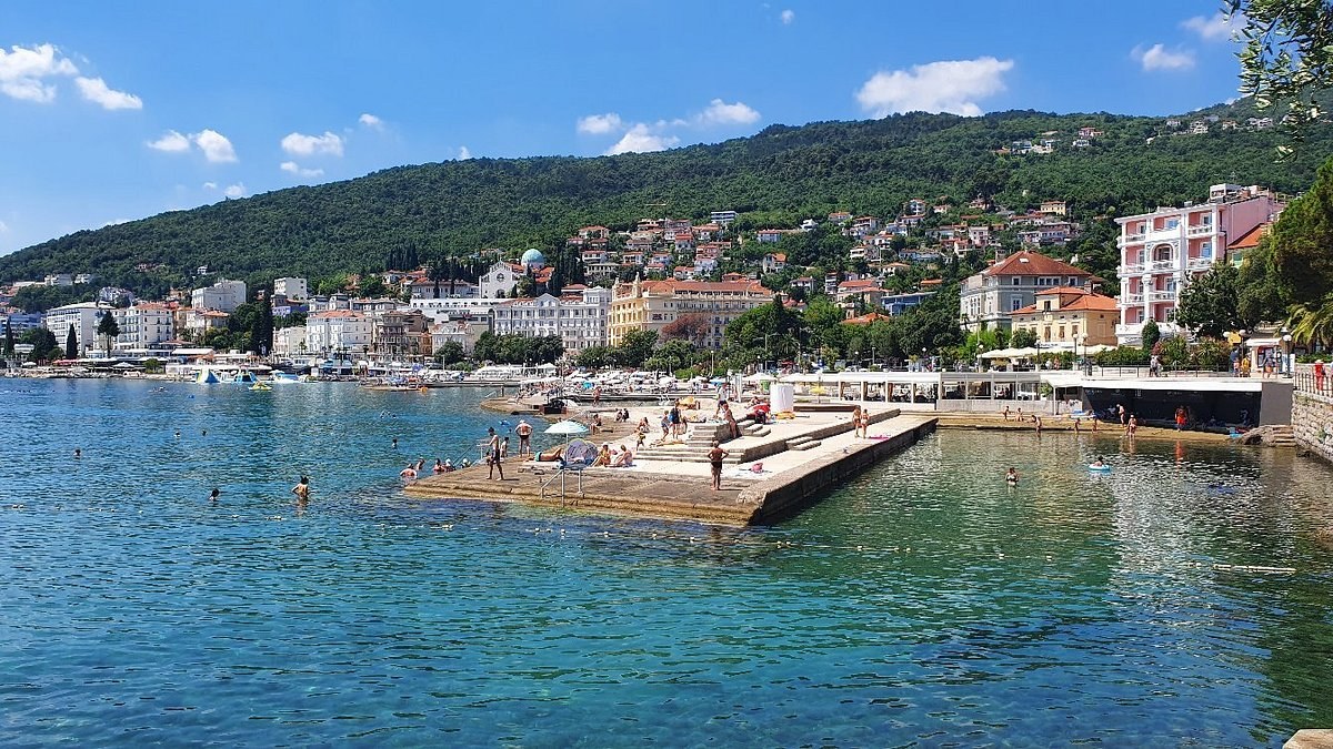 Lungomare Promenade: Private Romantic Spotlight of the Adriatic