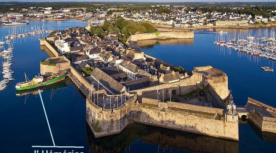 Ville Close: Private Guided Ramparts & Hidden Lanes Walk
