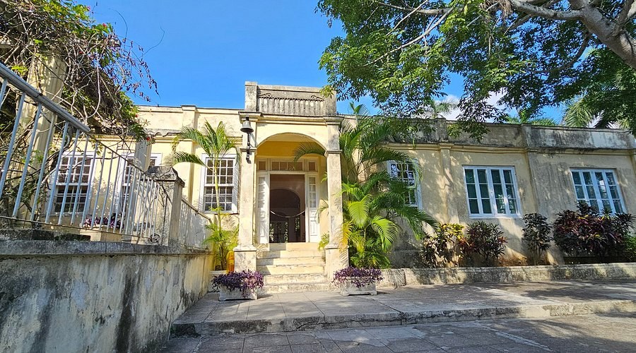 Hemingway's Havana: Finca Vigía Estate & La Bodeguita del Medio