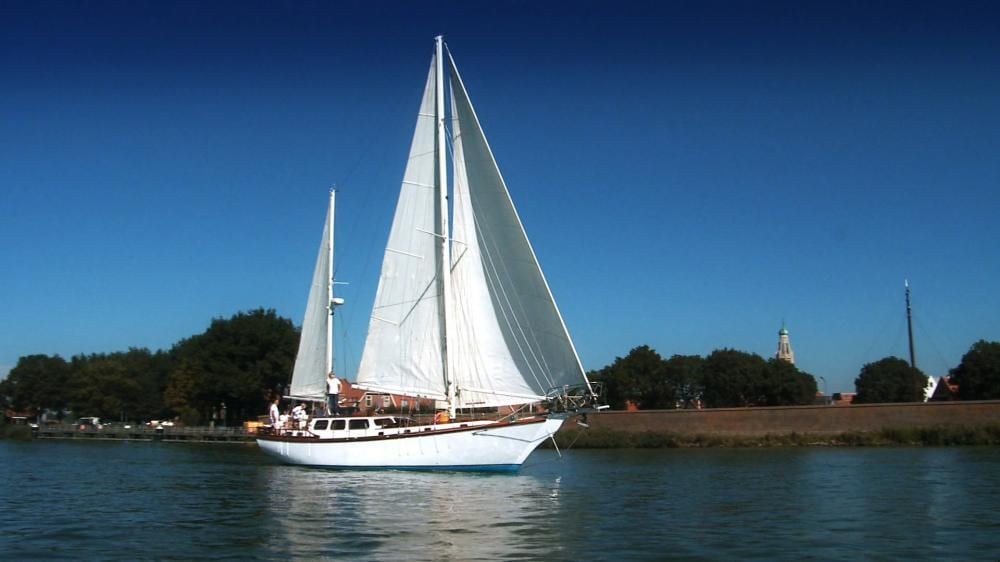 Private Boat Charter: Ijsselmeer Sailing on a Classic Dutch Tjalk