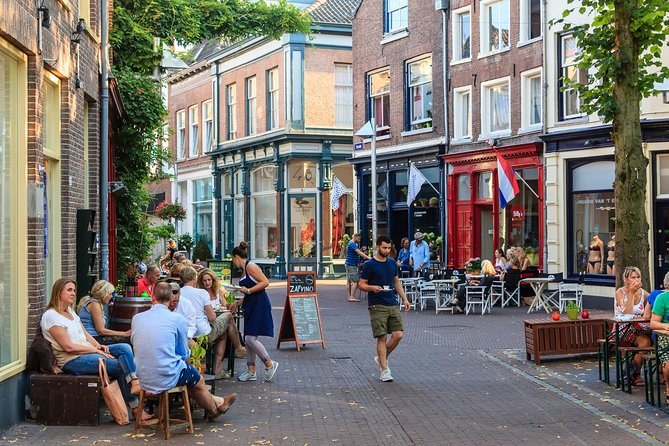 Arnhem: Private Guided Walking Tour with Expert Local Guide