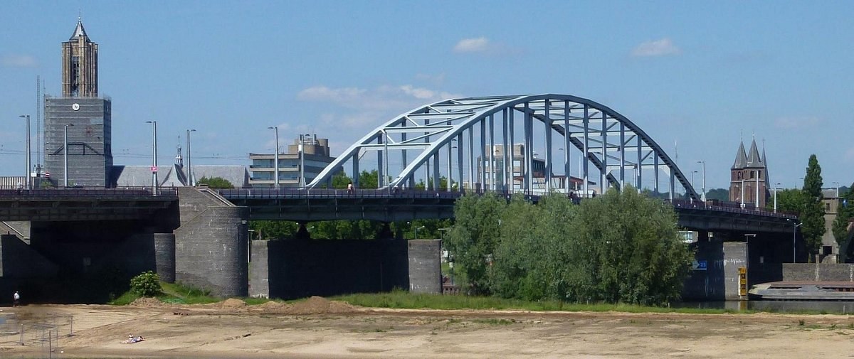 Arnhem War Museum & John Frost Bridge: WWII Arnhem in Depth