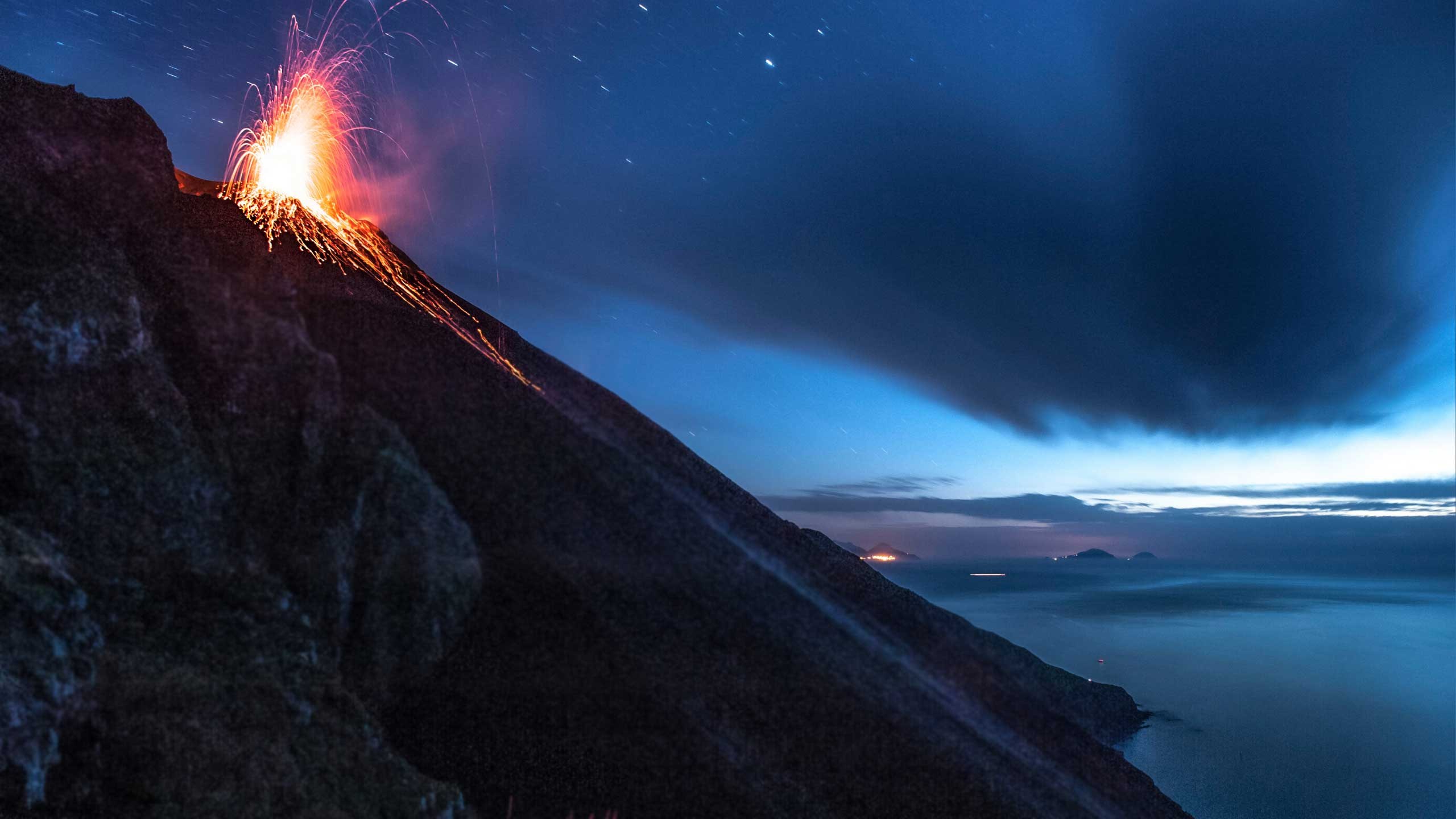 Stromboli Summit Night Hike: Witness Live Eruptions at 924m