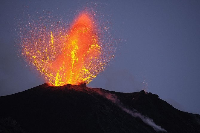 Sunset Trekking on the Sciara del Fuoco: Ashàra Volcanological Guides