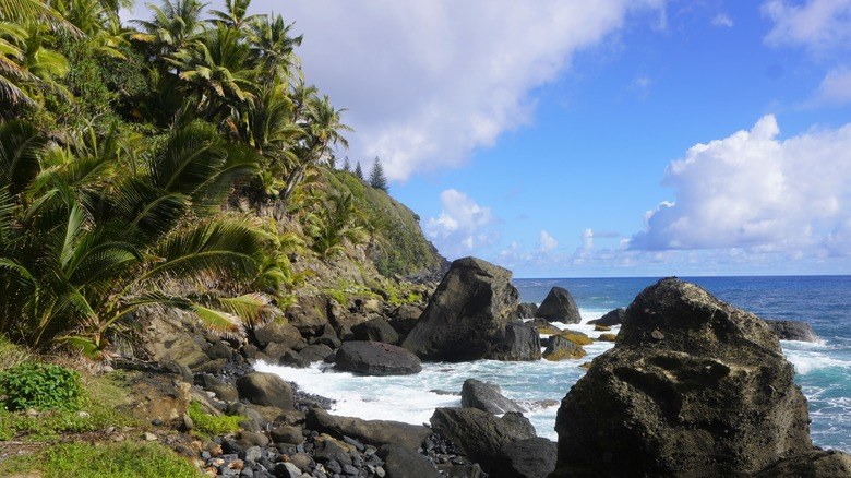 Pitcairn Zodiac Coastal Circumnavigation & Sea Cave Exploration