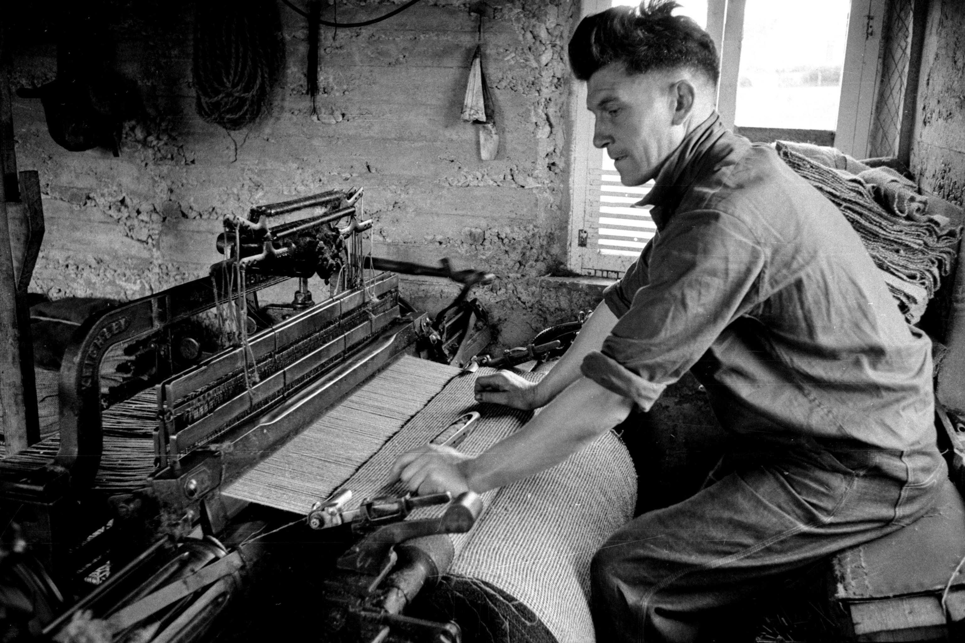 Harris Tweed Weaver: Private Loom Demonstration & Bespoke Commission