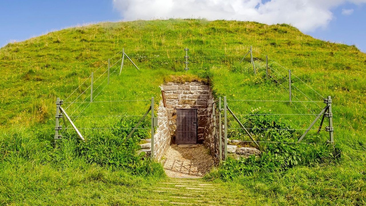 Maes Howe Chambered Cairn: Expert Solstice & Viking Runes Tour