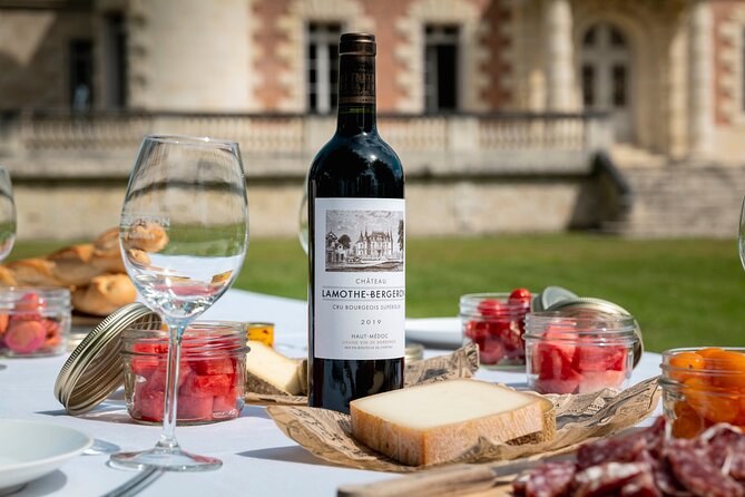 Médoc Wine Route: Private Grand Cru Tour with Luxury Picnic