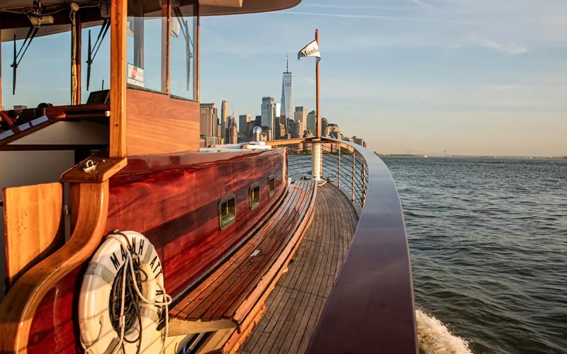 Private Manhattan Luxury Yacht Charter: NYC by Water