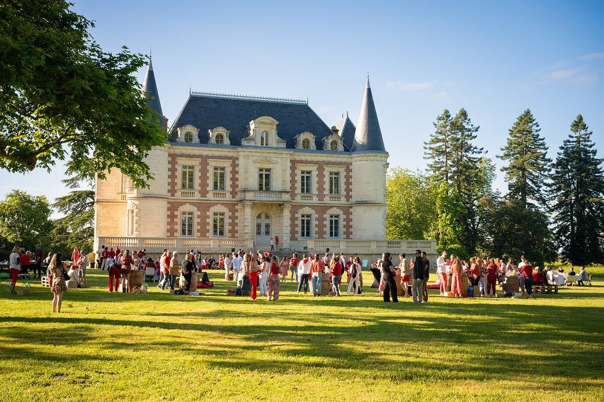 Château Lamothe-Bergeron: Grand Estate Tour & Barrel-Cellar Tasting