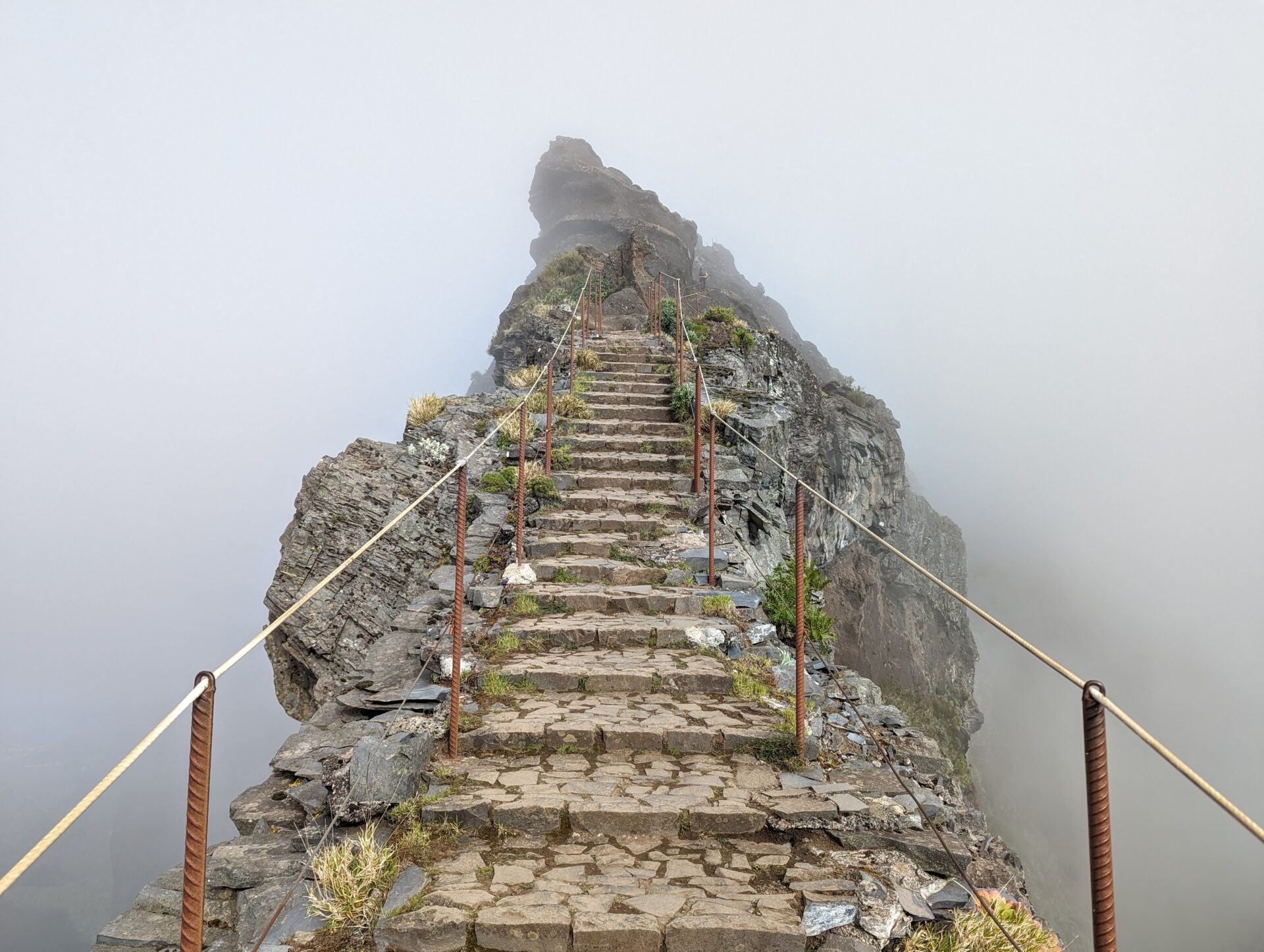 Pico do Arieiro to Pico Ruivo: Madeira's Rooftop Ridge Walk