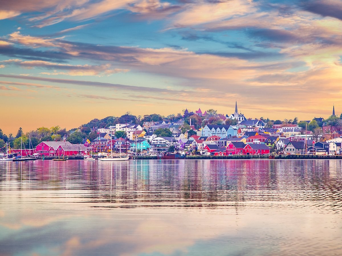 Lunenburg Private Walking Tour: UNESCO Secrets & Hidden Stories